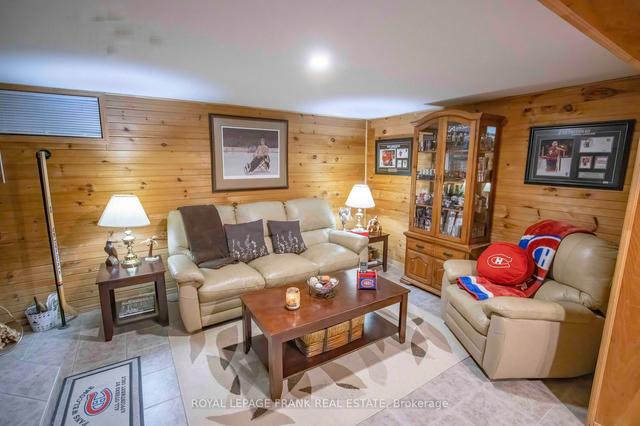 9 Homestead Rd, House detached with 3 bedrooms, 2 bathrooms and 11 parking in Kawartha Lakes ON | Image 11