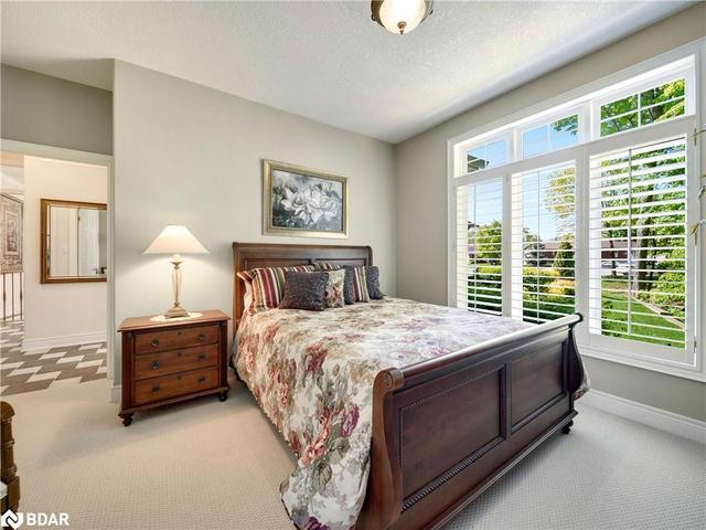 11 Hogan Court, House detached with 2 bedrooms, 3 bathrooms and 6 parking in Barrie ON | Image 15