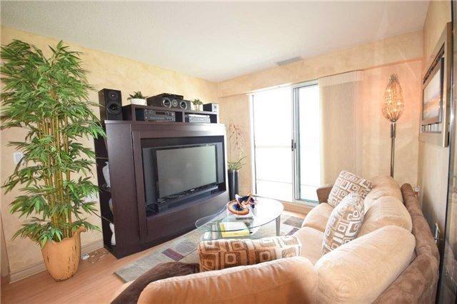 809 - 935 Sheppard Ave W, Condo with 2 bedrooms, 2 bathrooms and 1 parking in Toronto ON | Image 6