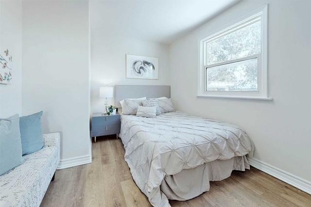 342 Moore Park Ave, House detached with 3 bedrooms, 2 bathrooms and 4 parking in Toronto ON | Image 6