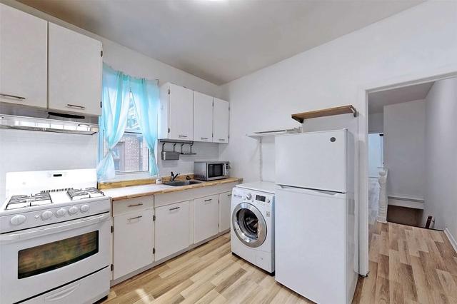 upper - 370 Delaware Ave, House semidetached with 2 bedrooms, 1 bathrooms and 0 parking in Toronto ON | Image 18