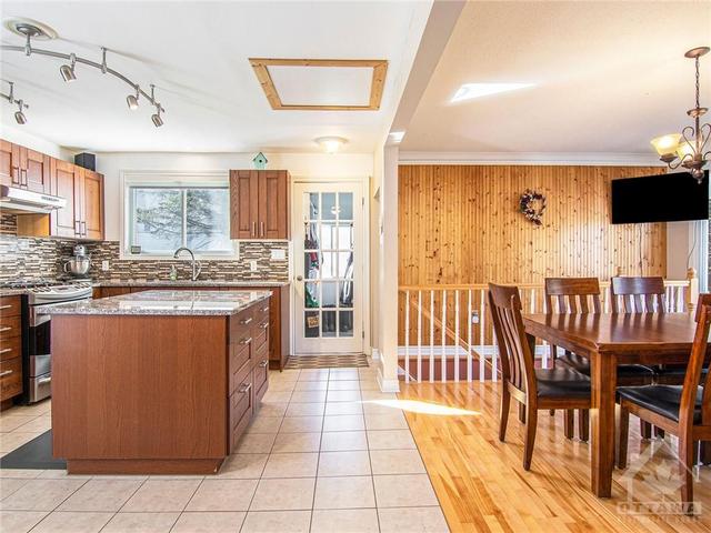 7220 Mitch Owens Road, House detached with 3 bedrooms, 1 bathrooms and 6 parking in Ottawa ON | Image 5