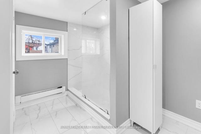 660 Dundas St W, House attached with 2 bedrooms, 2 bathrooms and 2 parking in Toronto ON | Image 25