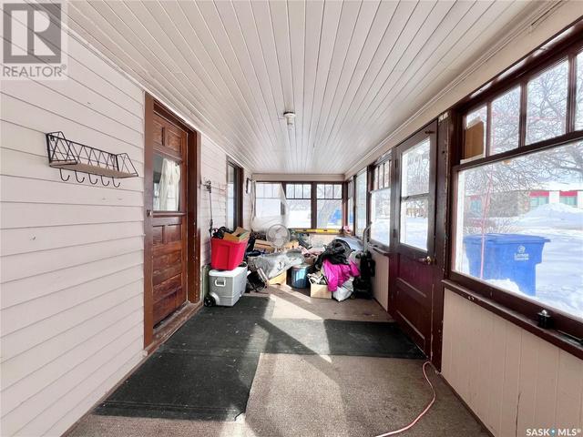 111 4th Avenue W, House detached with 3 bedrooms, 2 bathrooms and null parking in Rosetown SK | Image 3