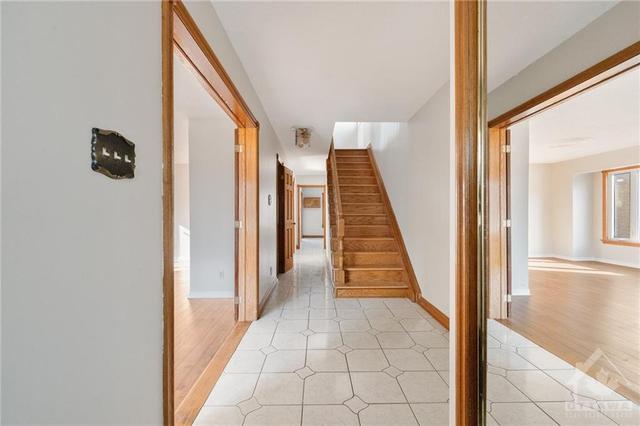 2034 Frank Bender Street, Home with 3 bedrooms, 3 bathrooms and 5 parking in Ottawa ON | Image 4