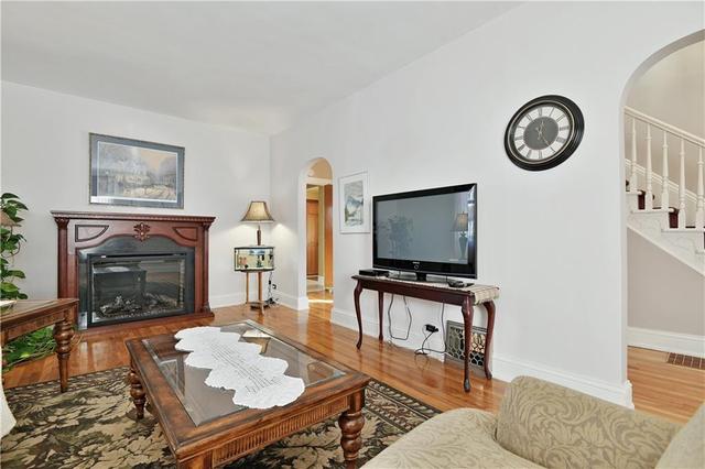 321 Barr Street, House detached with 3 bedrooms, 2 bathrooms and 5 parking in Renfrew ON | Image 5