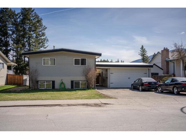 118 21st Avenue, House detached with 4 bedrooms, 3 bathrooms and null parking in Cranbrook BC | Image 1