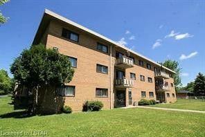 211 - 1830 Dumont St, Condo with 2 bedrooms, 1 bathrooms and 1 parking in London ON | Image 3
