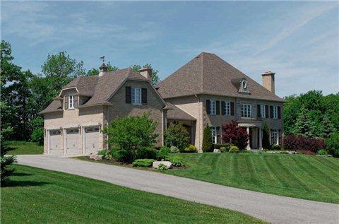105 Eden Vale Dr, House detached with 5 bedrooms, 5 bathrooms and 8 parking in Toronto ON | Image 2