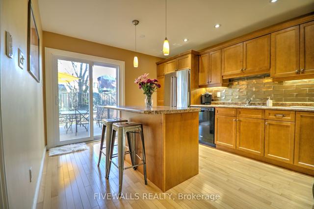 2 - 673 Woodcrest Blvd, Townhouse with 3 bedrooms, 4 bathrooms and 3 parking in London ON | Image 3
