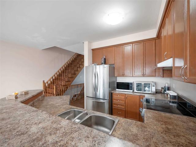 54 Saint Grace Crt, House semidetached with 3 bedrooms, 4 bathrooms and 3 parking in Brampton ON | Image 2