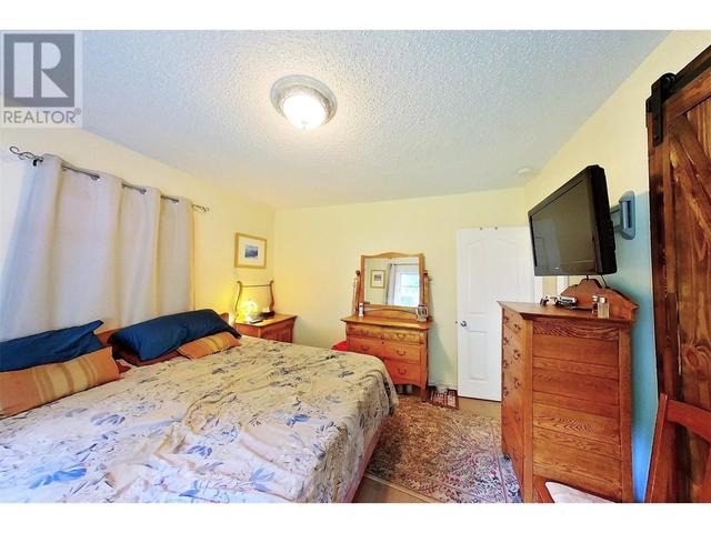 4396 Beach Avenue, House detached with 4 bedrooms, 2 bathrooms and 8 parking in Peachland BC | Image 14