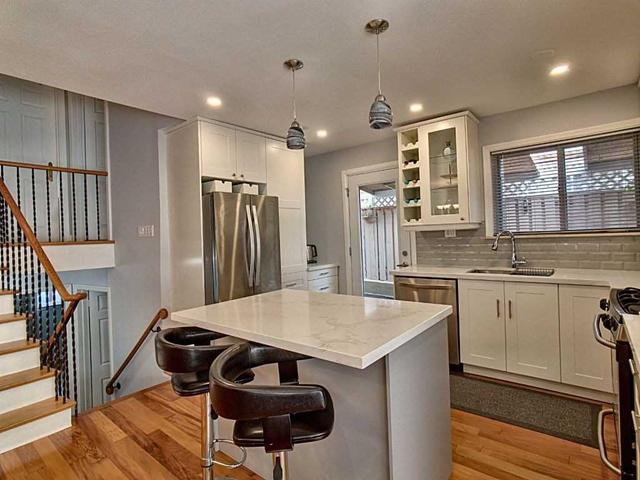 28 Kanarick Cres, House semidetached with 2 bedrooms, 2 bathrooms and 5 parking in Toronto ON | Image 15
