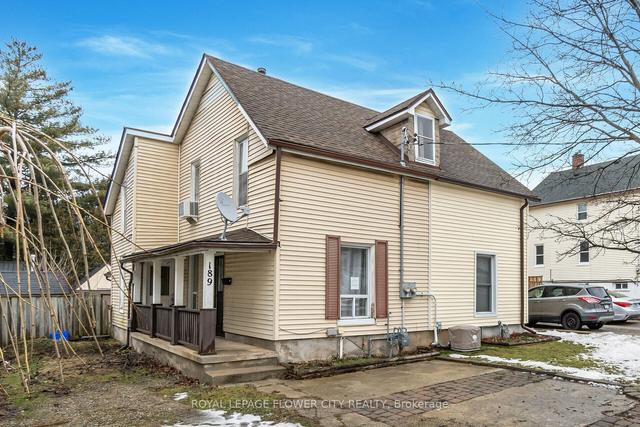 189 Dundas St N, House semidetached with 2 bedrooms, 2 bathrooms and 5 parking in Cambridge ON | Image 1