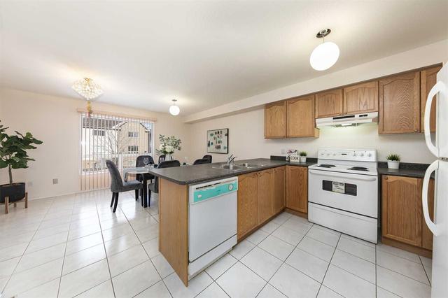 38 Kiriakou St, Townhouse with 4 bedrooms, 3 bathrooms and 2 parking in Toronto ON | Image 4