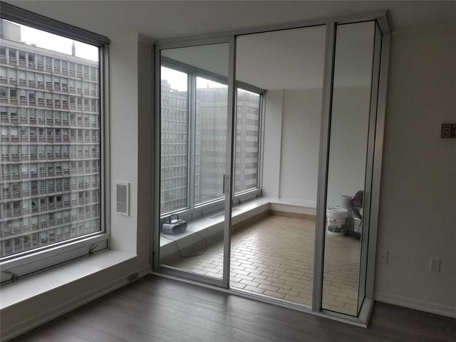 1004 - 110 Bloor St W, Condo with 1 bedrooms, 1 bathrooms and null parking in Toronto ON | Image 6