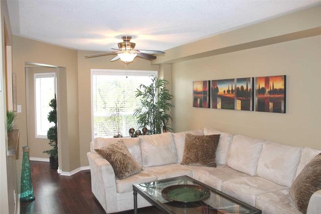 84 Booth Cres, House detached with 3 bedrooms, 2 bathrooms and 4 parking in Ajax ON | Image 4