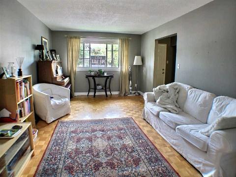 855 Grenon Ave, House attached with 3 bedrooms, 2 bathrooms and 1 parking in Ottawa ON | Image 2