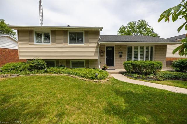 958 Lyndale Crescent, House detached with 3 bedrooms, 2 bathrooms and 3 parking in Sarnia ON | Image 1
