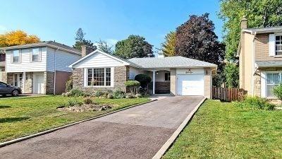 32 Henderson Ave, House detached with 3 bedrooms, 2 bathrooms and 3 parking in Markham ON | Image 1