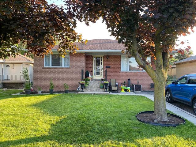 18 Milner Rd, House detached with 3 bedrooms, 2 bathrooms and 4 parking in Brampton ON | Image 1