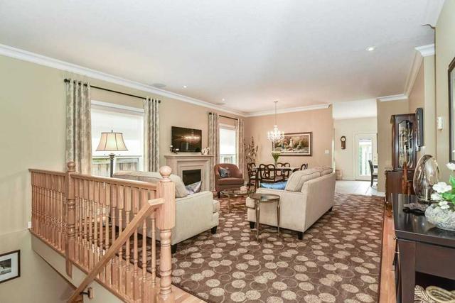 80 Deerborn Dr, House detached with 2 bedrooms, 2 bathrooms and 3 parking in Hamilton ON | Image 2