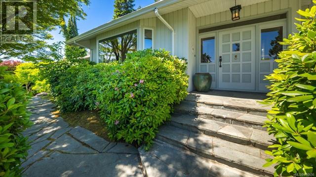 101 Prince John Way, House detached with 5 bedrooms, 3 bathrooms and 2 parking in Nanaimo BC | Image 2