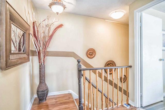39 Mccallum Crt, Townhouse with 3 bedrooms, 2 bathrooms and 2 parking in Brampton ON | Image 15