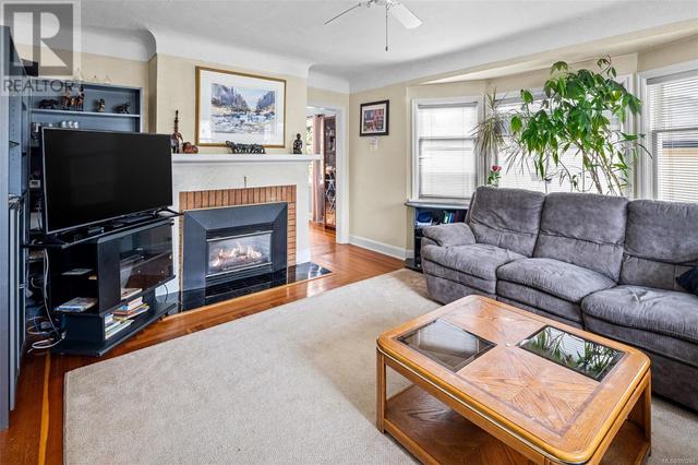 Living room w gas fireplace | Image 10