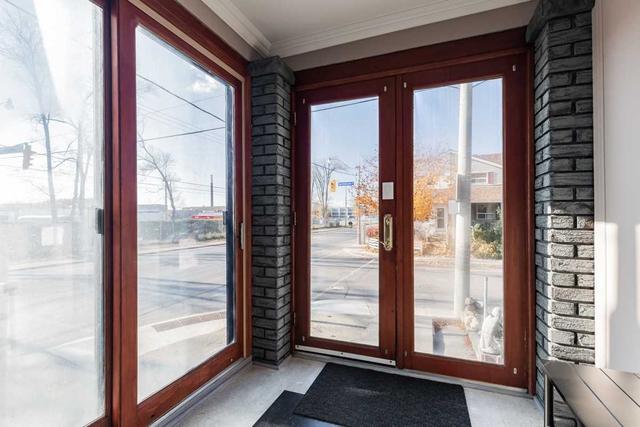 1 Larchmount Ave, House semidetached with 3 bedrooms, 2 bathrooms and 1 parking in Toronto ON | Image 1
