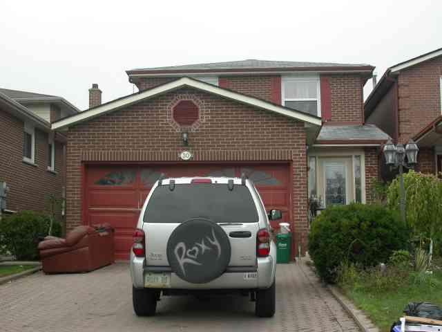 30 Avon Cres, House detached with 3 bedrooms, 4 bathrooms and 4 parking in Toronto ON | Image 1