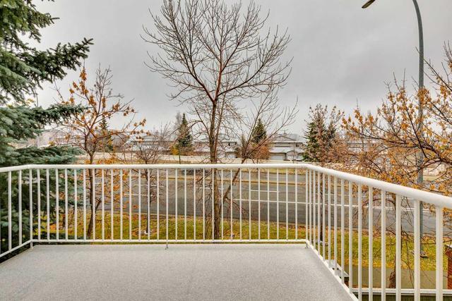 133 Sienna Park Green Sw, Home with 3 bedrooms, 2 bathrooms and 4 parking in Calgary AB | Image 33