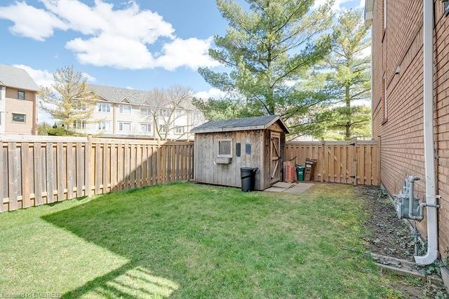 2320 Strawfield Court, House attached with 3 bedrooms, 1 bathrooms and 3 parking in Oakville ON | Image 37