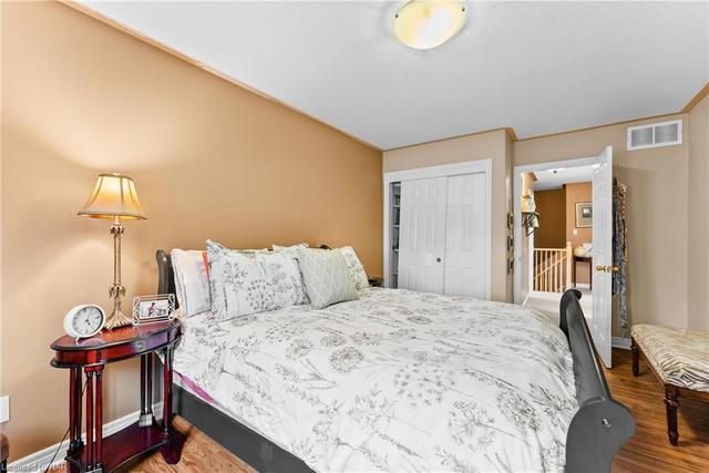 166 St Lawrence Drive, House semidetached with 5 bedrooms, 2 bathrooms and 3 parking in Welland ON | Image 35