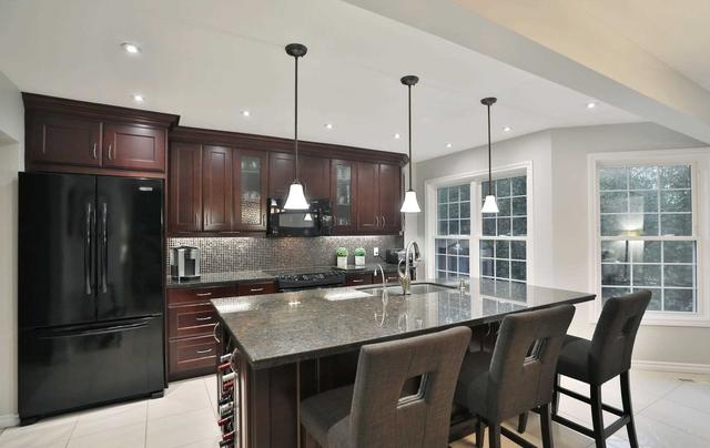 3033 Swansea Dr, House detached with 4 bedrooms, 3 bathrooms and 5 parking in Oakville ON | Image 40