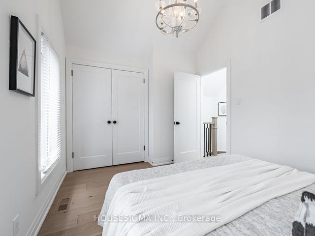 11 Via Italia, House detached with 2 bedrooms, 2 bathrooms and 1 parking in Toronto ON | Image 9