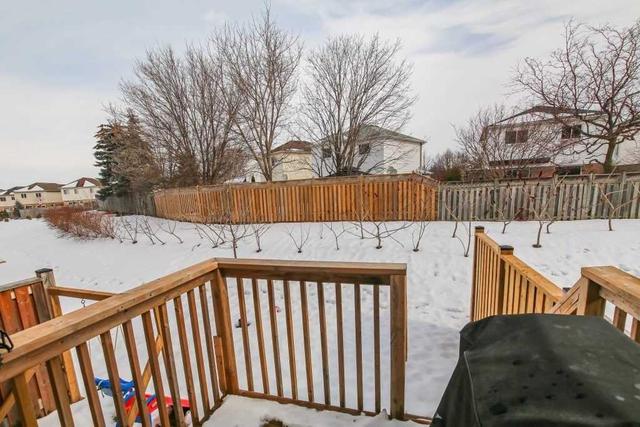 33 Markham Tr, House attached with 3 bedrooms, 3 bathrooms and 2 parking in Clarington ON | Image 17