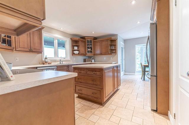 1670 Fiddler's Green Rd, House detached with 4 bedrooms, 3 bathrooms and 10 parking in Hamilton ON | Image 3