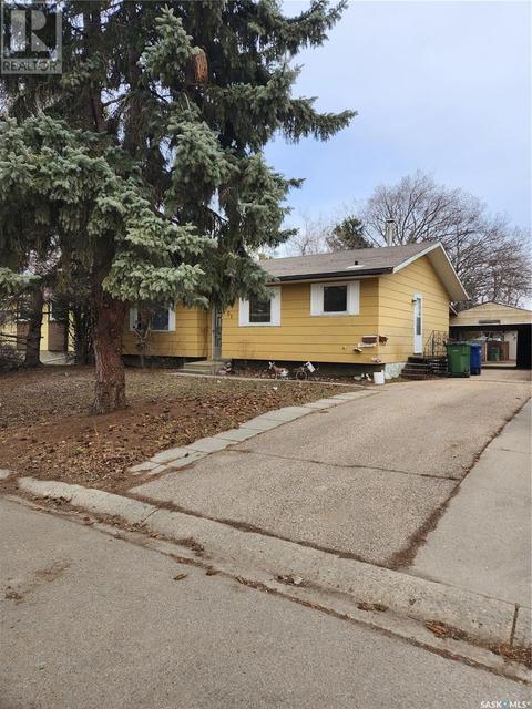 1407 Sioux Crescent Sw, House detached with 3 bedrooms, 2 bathrooms and null parking in Moose Jaw SK | Card Image