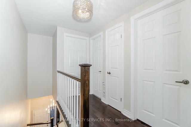 16 - 16 Carleton Pl, Townhouse with 3 bedrooms, 2 bathrooms and 2 parking in Brampton ON | Image 7