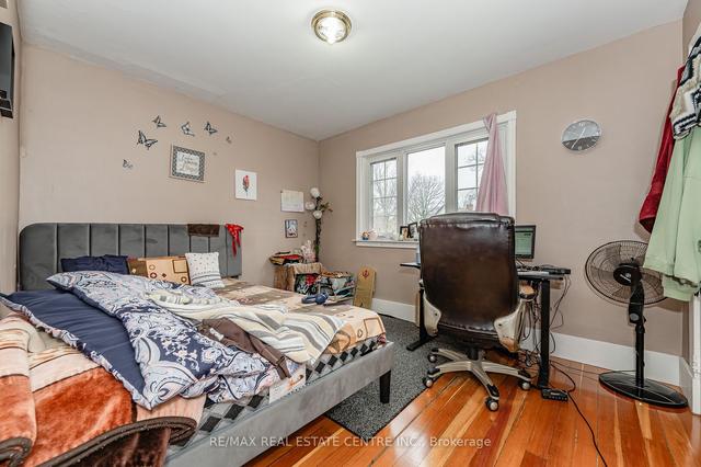 31 Louisa St, House detached with 5 bedrooms, 1 bathrooms and 3 parking in Kitchener ON | Image 13