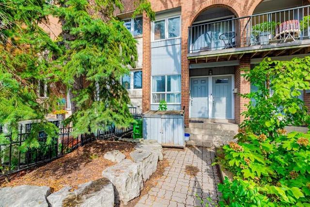 138 Dupont St, House attached with 2 bedrooms, 4 bathrooms and 2 parking in Toronto ON | Image 12
