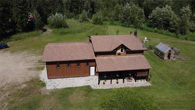 4078 Mizon Road, House detached with 4 bedrooms, 2 bathrooms and 19 parking in Columbia Shuswap E BC | Image 2