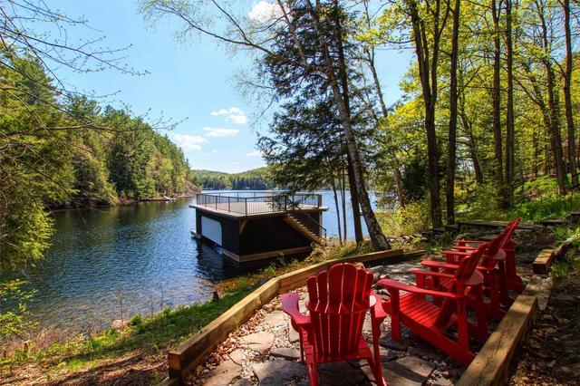 1015 Bayview Point Rd, House detached with 3 bedrooms, 2 bathrooms and 5 parking in Lake of Bays ON | Image 1