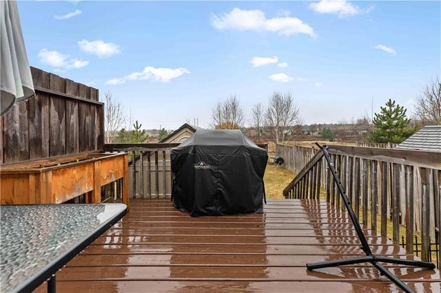 28 Renfrew Street, Townhouse with 2 bedrooms, 2 bathrooms and 4 parking in Petawawa ON | Image 6