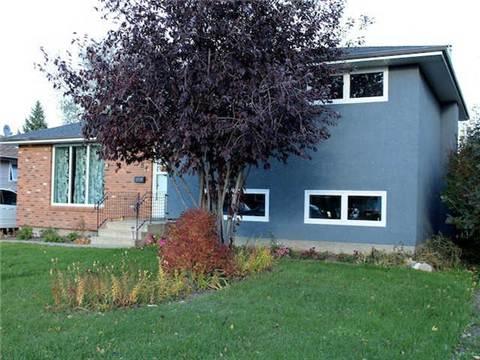 1384 Queen Cres, House detached with 5 bedrooms, 3 bathrooms and 4 parking in Moose Jaw SK | Image 2