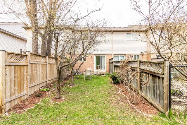40 Palomino Tr, Townhouse with 3 bedrooms, 2 bathrooms and 2 parking in Halton Hills ON | Image 16