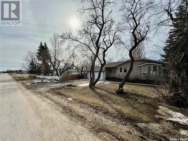 223 Nicoll Avenue, House detached with 3 bedrooms, 2 bathrooms and null parking in Regina Beach SK | Image 3