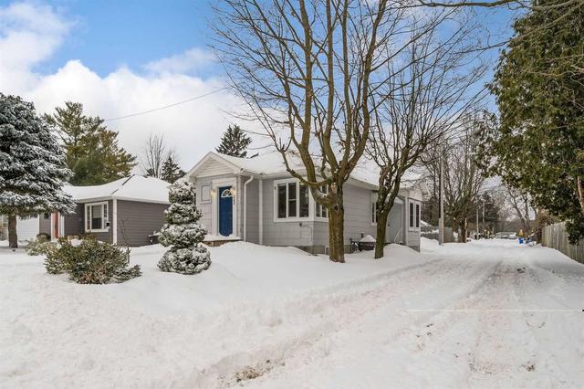 242 Main St, House detached with 2 bedrooms, 1 bathrooms and 4.5 parking in Erin ON | Image 1
