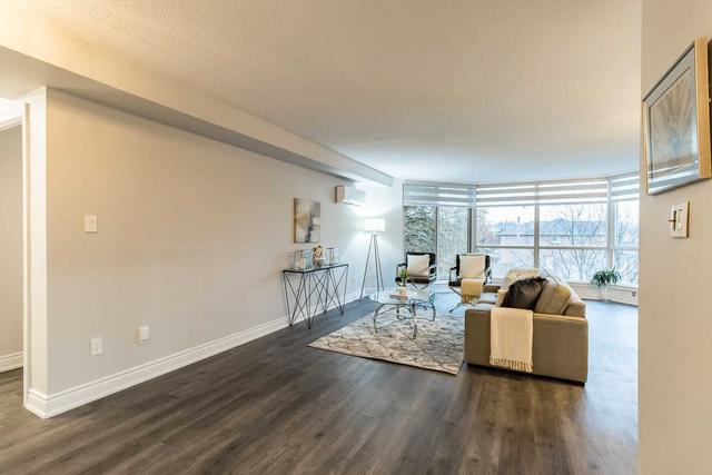 202 - 26 Hall Rd, Condo with 2 bedrooms, 2 bathrooms and 1 parking in Halton Hills ON | Image 2